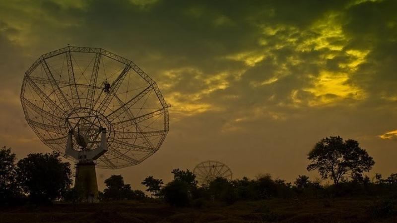 Sunrise at GMRT. Photo credit: National Centre for Radio Astrophysics, TIFR Sunrise at GMRT
