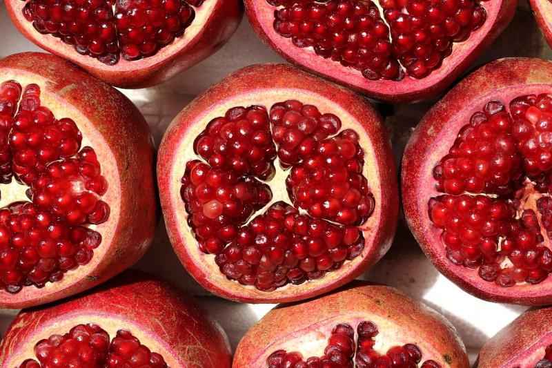 Berries and pomegranate might help fight inflammatory bowel disease, shows study Berries and pomegranate might help fight inflammatory bowel disease, shows study