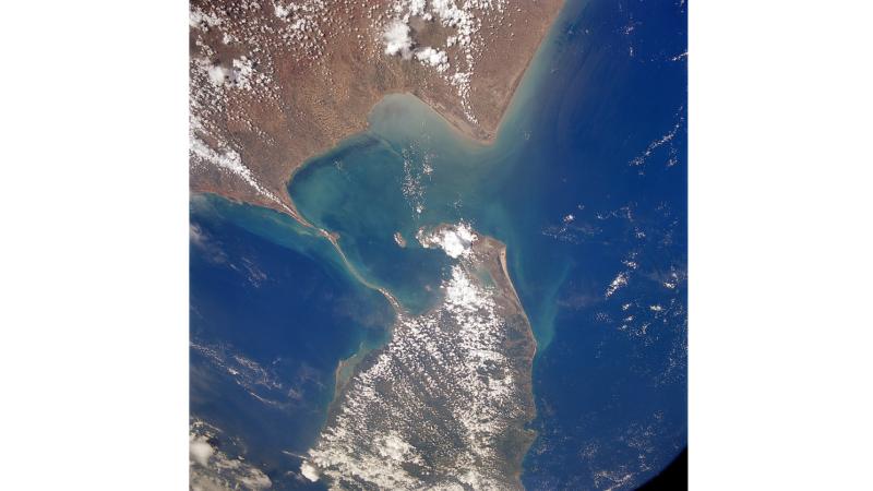Image : https://en.wikipedia.org/wiki/Adam%27s_Bridge#/media/File:AdamsBridge02-NASA.jpg Image : https://en.wikipedia.org/wiki/Adam%27s_Bridge#/media/File:AdamsBridge02-NASA.jpg