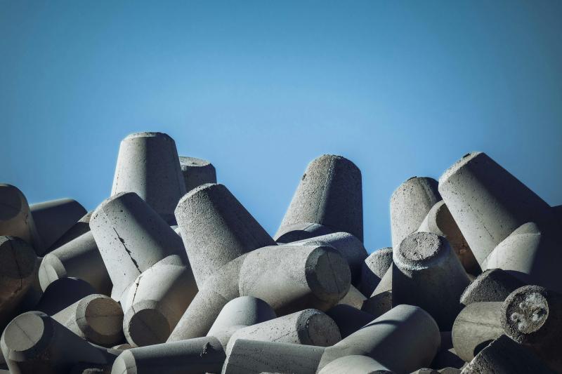 An image of concrete tetrapods used as wave breakers to prevent beach erosion. [Credits: Pexels] 